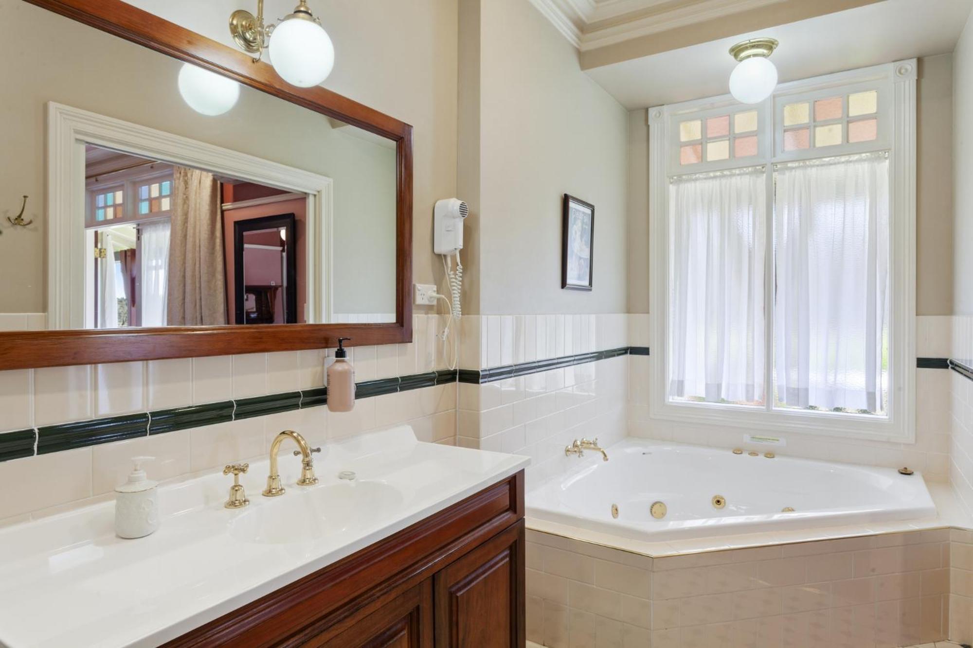 ليورا Bethany Manor B&B, Call Us For Cheapest Rates المظهر الخارجي الصورة